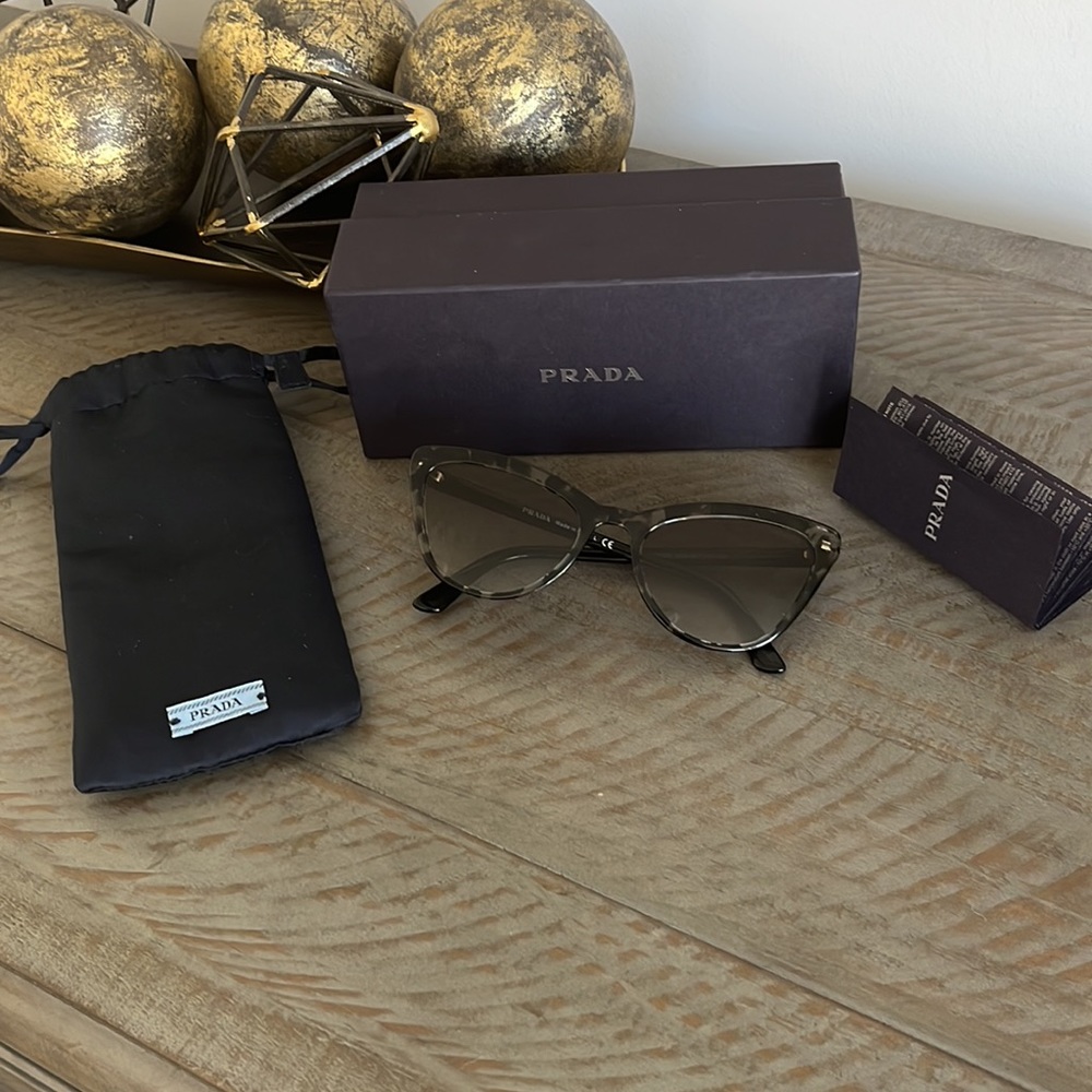Prada SPR01V - Picture 2 of 10